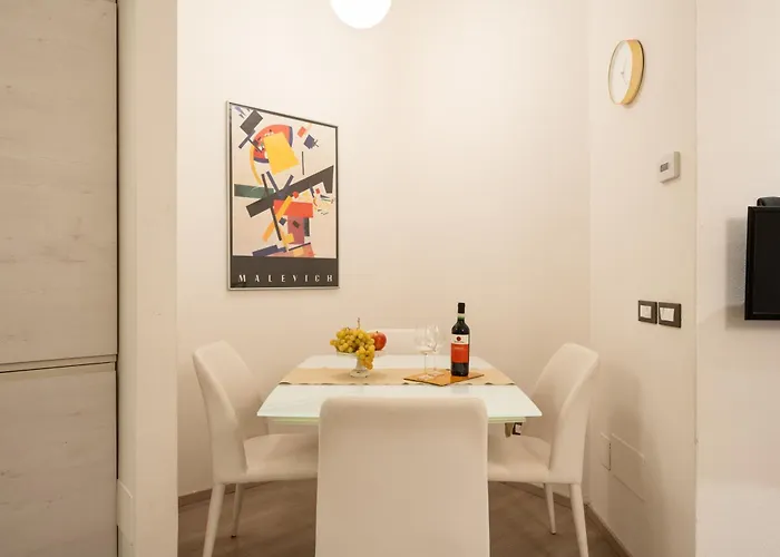 Keys Of Italy - Pergola 19 - 1 Bdr Flat With Inner Courtyard Florence