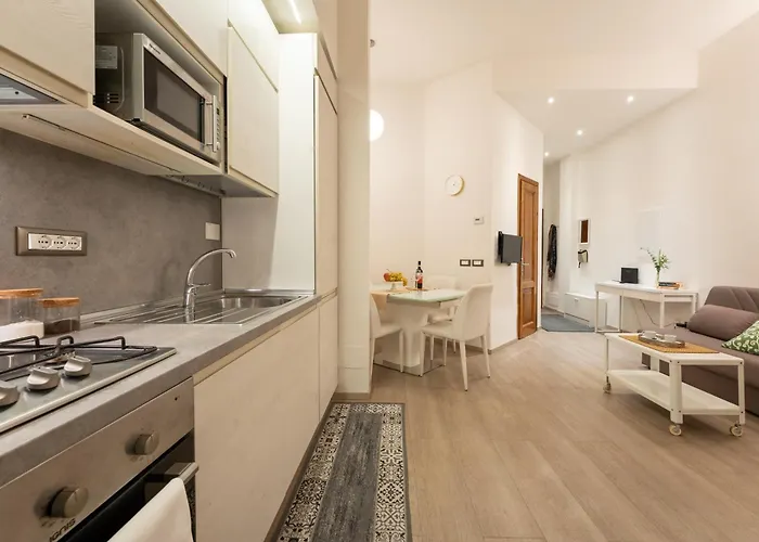 Keys Of Italy - Pergola 19 - 1 Bdr Flat With Inner Courtyard Apartment Florence