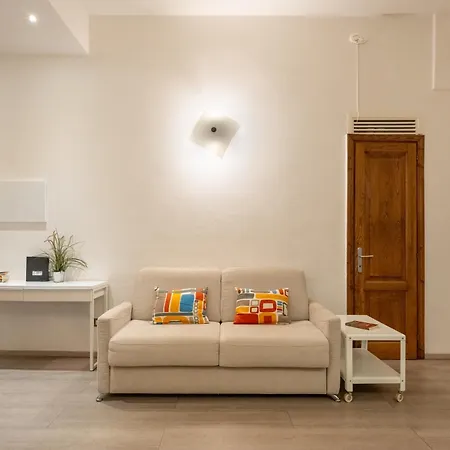 Pergola - 1 Bdr Flat With Inner Courtyard Apartamento Florença
